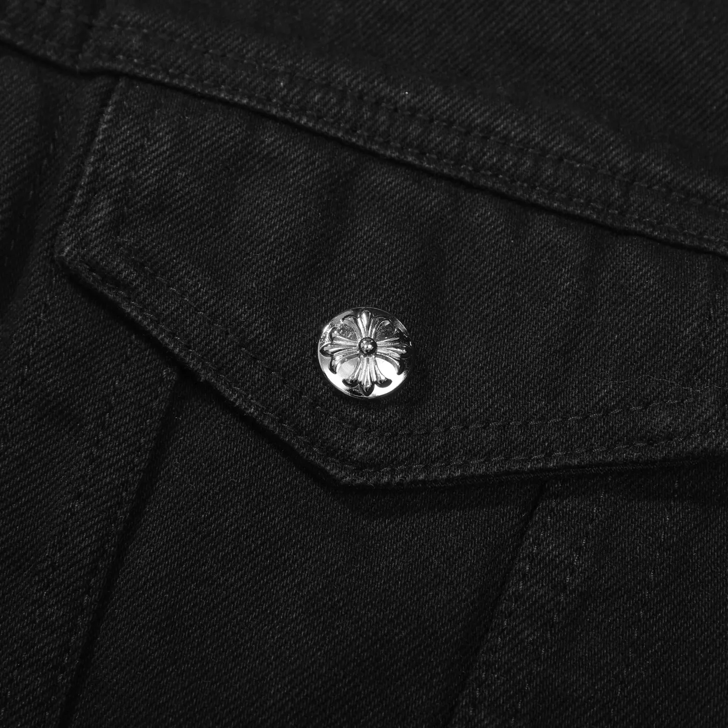 P340 ChromeHearts CH ChromeHearts Lamb Wool Collar Jacket Black Denim Jacket Colorful Cross Patchwork Leather Suede Lamb Wool Lining Fashionable and Personalized Super versatile and good-looking denim jacket Suitable for both men and women A must-have item Packaging Tag Collar Label Washed Wheat Complete Color: Black Size: S-XL